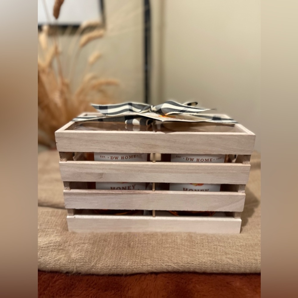 ✨S O L D✨ ➖🎃 DW Home Setof2 Honey Pumpkin Candle w Wooden Holder/Storage Box - Picture 2 of 7